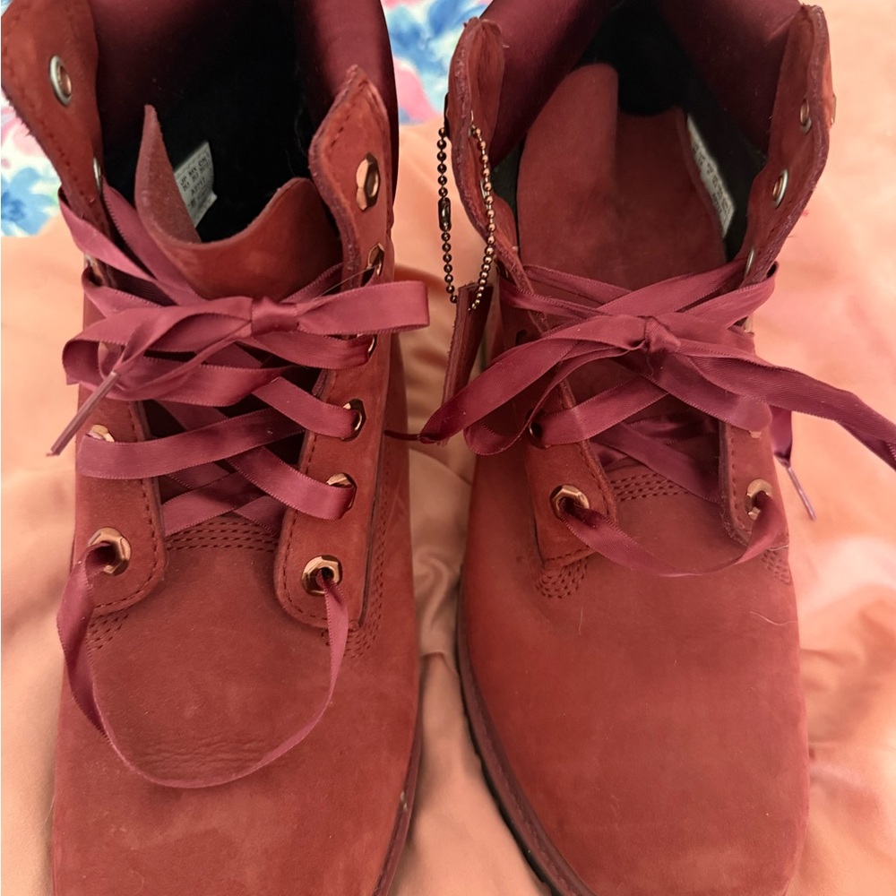 TIMBERLAND. Women’s Burgundy Lace-Up Nubuck Boot. Never worn